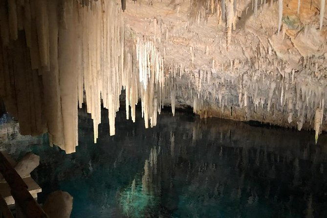 bermuda-aquarium-and-crystal-caves-admission