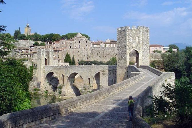 besalu-3-medieval-towns-small-group-tour-with-hotel-pick-up