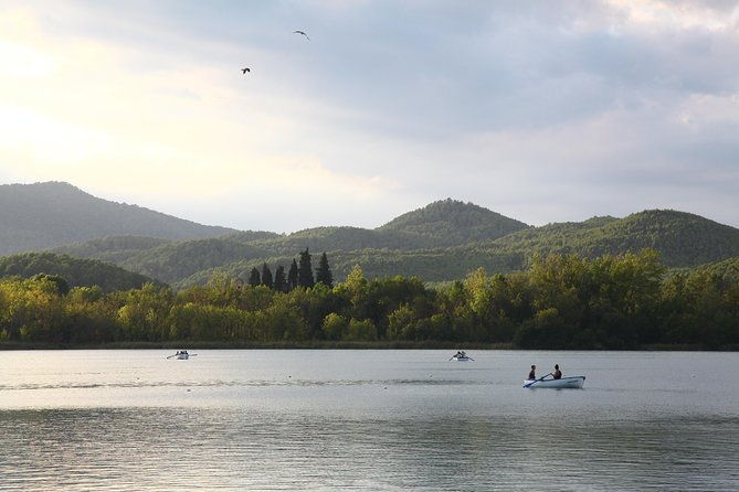 besalu-banyoles-lake-volcanic-castellfollit-from-girona