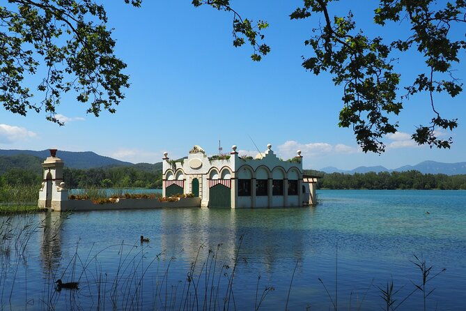 besalu-banyoles-lake-volcanic-castellfollit-from-girona