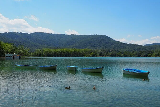 besalu-banyoles-lake-volcanic-castellfollit-from-girona