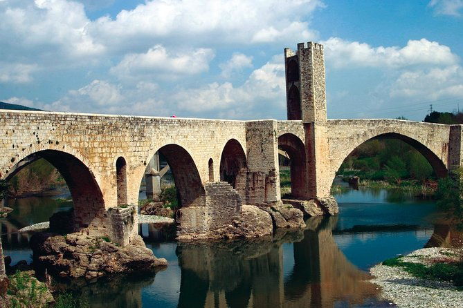 besalubanyoles-lake-garrotxa-volcanoes-small-group-from-girona