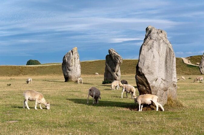 bespoke-private-tours-of-stonehenge-and-avebury-by-car-with-local-guide