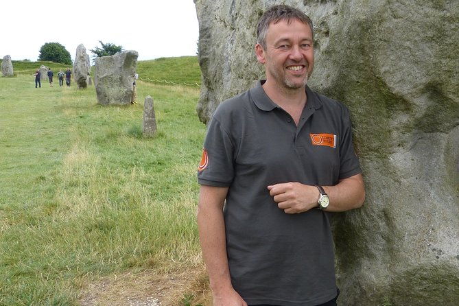 bespoke-private-tours-of-stonehenge-and-avebury-by-car-with-local-guide