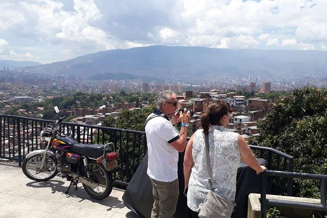 best-full-day-private-medellin-city-tour-and-boteros-plaza