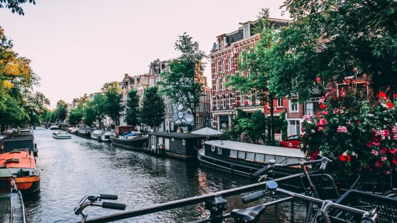 best-of-amsterdam-private-walking-tour-with-a-local
