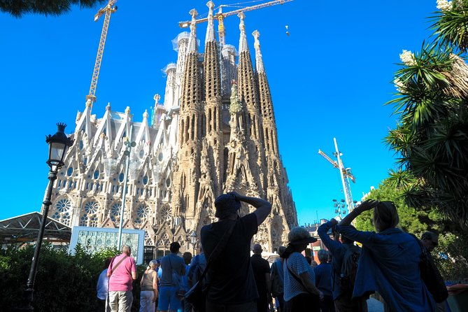 best-of-barcelona-and-sagrada-familia-tour-with-priority-access