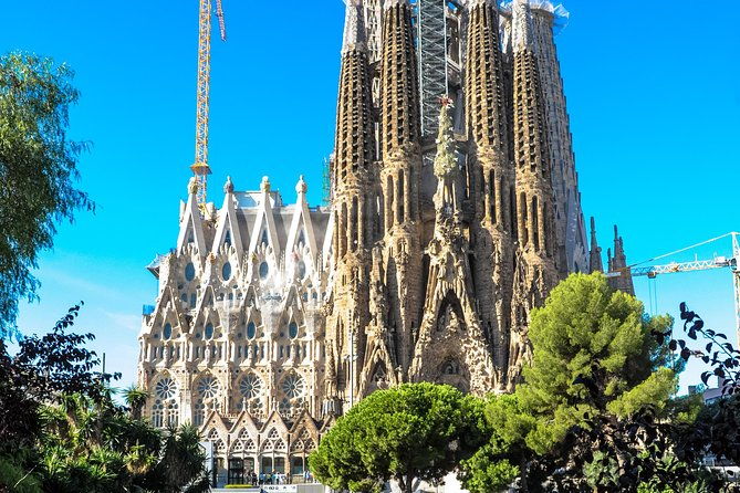 best-of-barcelona-and-sagrada-familia-tour-with-priority-access