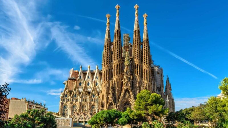 best-of-barcelona-gaudis-sagrada-familia-w-hotel-pickup