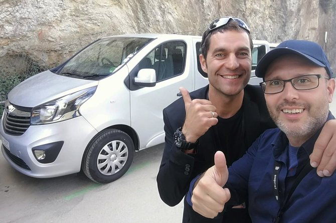 best-of-barcelona-sagrada-familia-park-guell-tour-with-pick-up