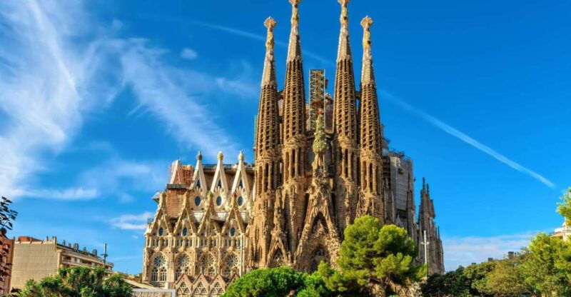 best-of-barcelona-sagrada-familia-park-guell-with-pickup