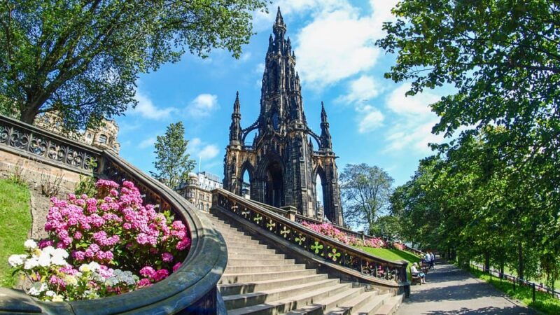 best-of-edinburgh-private-walking-tour-with-a-local