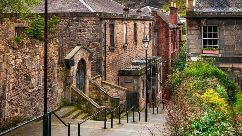 best-of-edinburgh-private-walking-tour-with-a-local