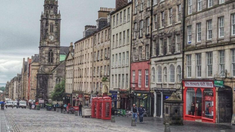 best-of-edinburgh-private-walking-tour-with-a-local