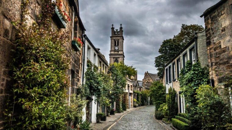 best-of-edinburgh-private-walking-tour-with-a-local