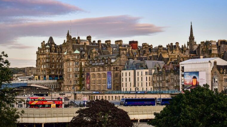 best-of-edinburgh-private-walking-tour-with-a-local