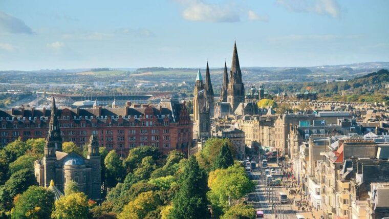 best-of-edinburgh-private-walking-tour-with-a-local