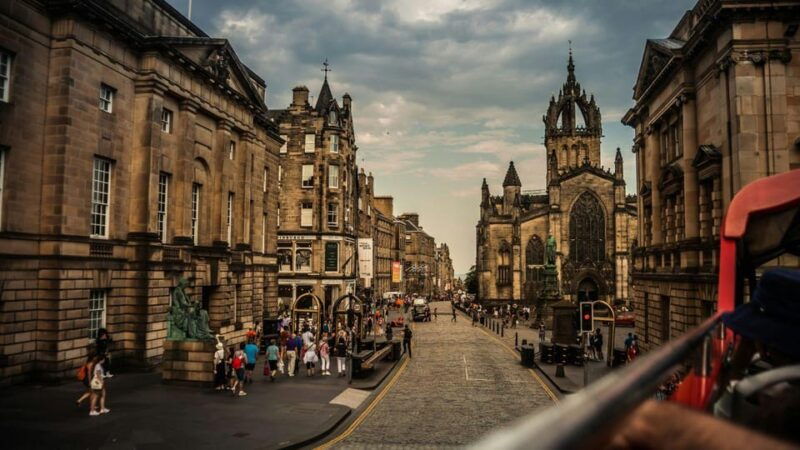 best-of-edinburgh-walking-tour-3-hours-small-group-max-10