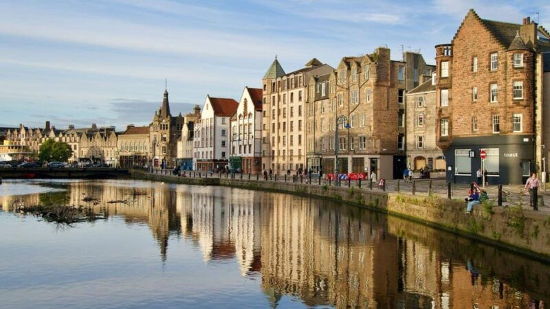 best-of-edinburgh-walking-tour-3-hours-small-group-max-10