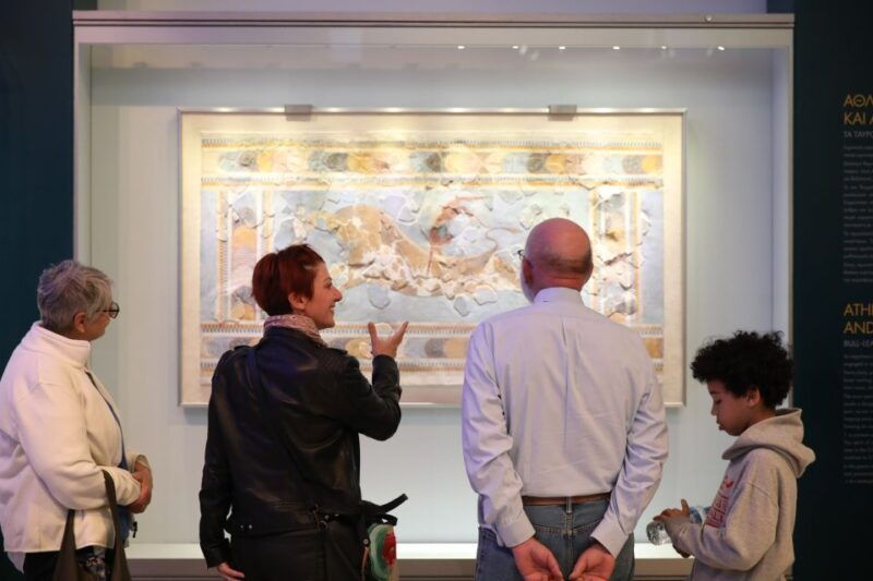 best-of-heraklion-knossos-arch-museum-city-tour