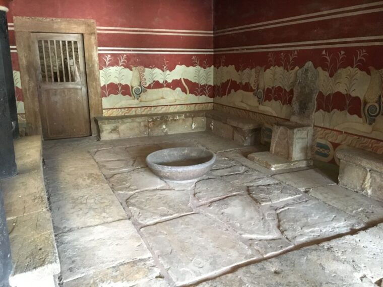 best-of-heraklion-knossos-arch-museum-city-tour