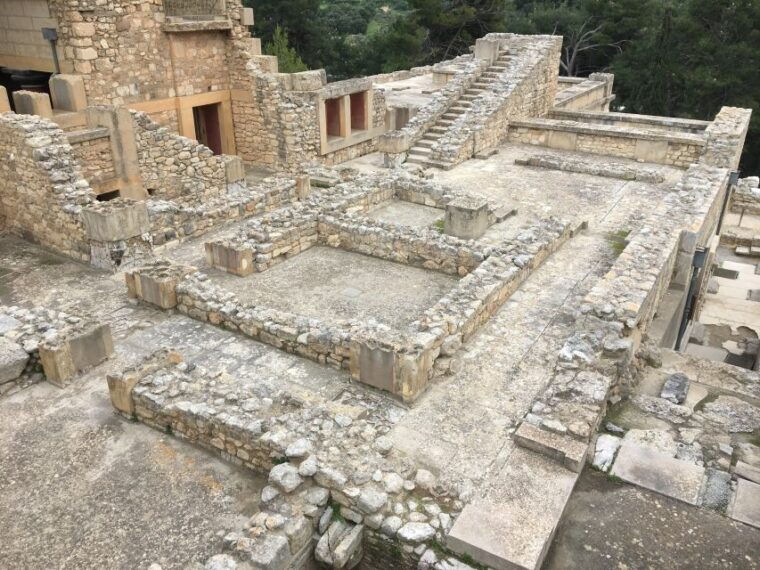 best-of-heraklion-knossos-arch-museum-city-tour