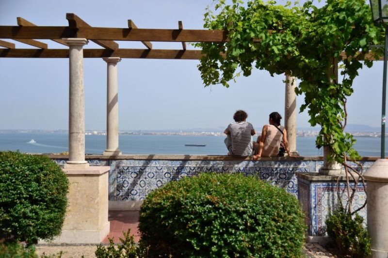 best-of-lisbon-walking-tour-rossio-chiado-alfama
