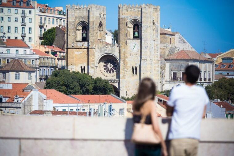 best-of-lisbon-walking-tour-rossio-chiado-alfama
