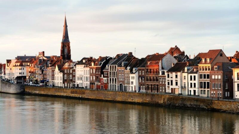 best-of-maastricht-private-walking-tour-with-a-local