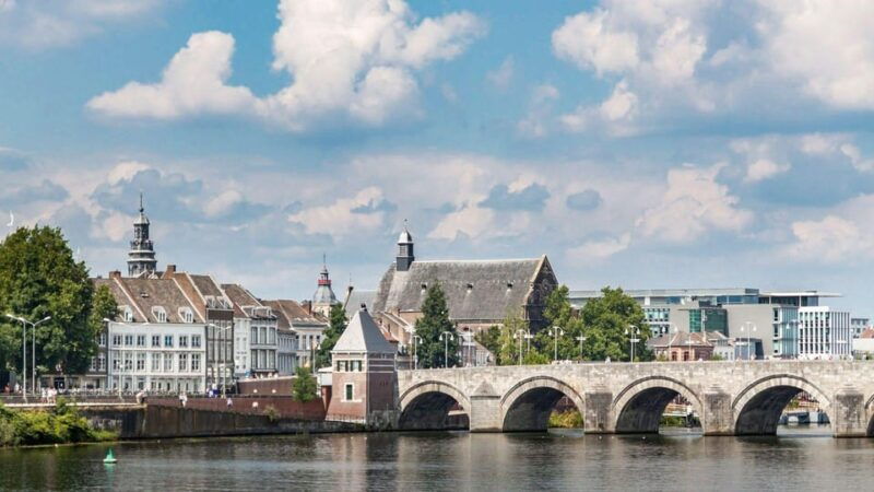 best-of-maastricht-private-walking-tour-with-a-local
