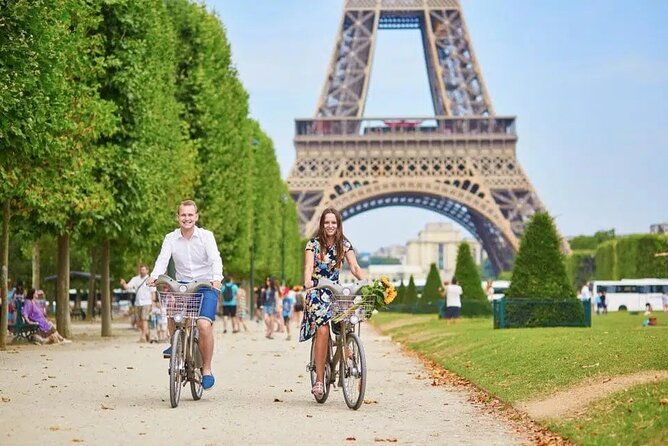 best-of-paris-by-bike-with-a-local