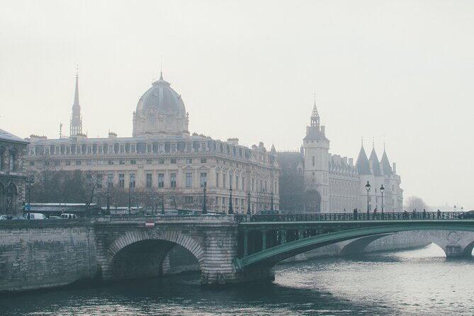 best-of-paris-by-car-private-4-hour-tour