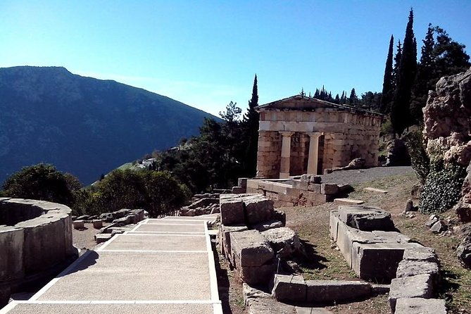 best-private-tour-to-delphi-delphi-arachova-hosios-monastary-2