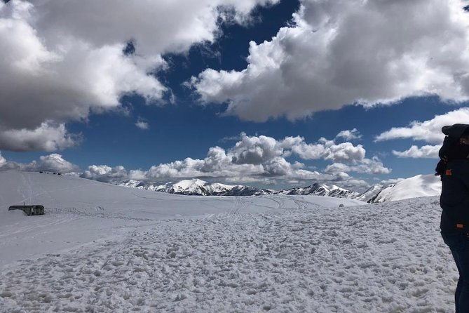 bestseller-day-trip-to-kazbeg-gergeti-delicious-lunch-at-rooms