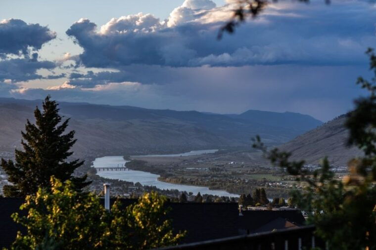 between-kamloops-revelstoke-smartphone-audio-driving-tour