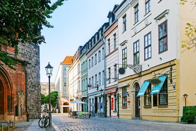 between-love-and-war-quest-experience-in-berlin