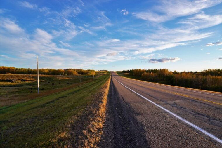 between-moose-jaw-alberta-a-smartphone-audio-driving-tour
