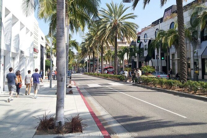 Beverly Hills & Rodeo Drive: Private 2-hour Walking Tour - Deep Dive into Each Stop