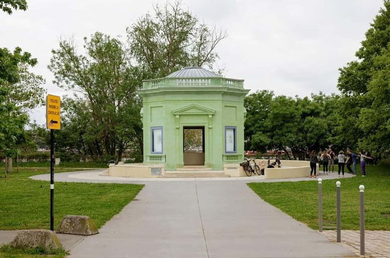Beyond the Beaten Path: Explore Bordeauxs Right Bank - How It Compares in Value