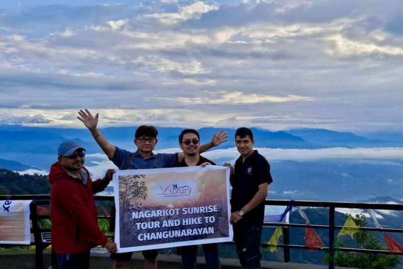 Bhaktapur and Nagarkot Day Tour with Lunch - Private/Group - Bhaktapur Durbar Square: Stepping Into a Living Museum