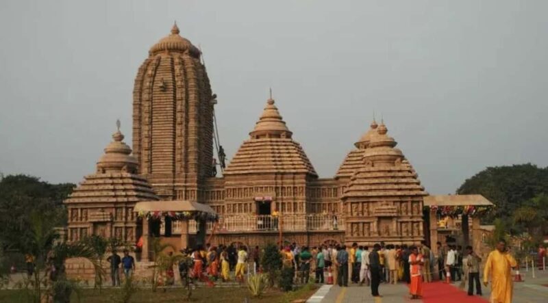 Bhubaneswar: Temples and Puri Private Day Tour - Key Points