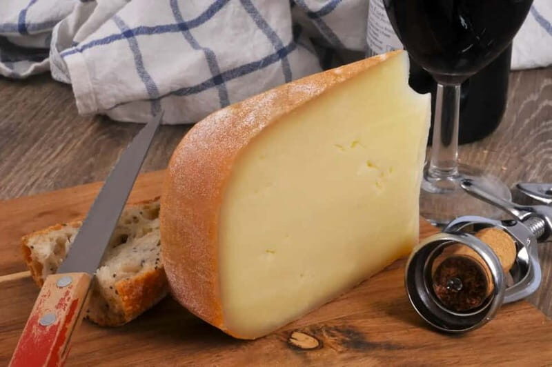 Biarritz: Culture and Food Walking Guided Tour - Exploring Biarritz on Foot: What to Expect
