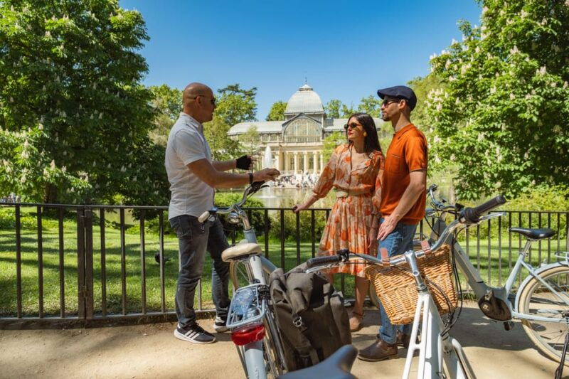 bicitapeo-tapas-and-highlights-guided-vintage-bike-tour