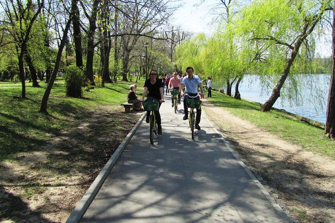 bicycle-sightseeing-in-bucharest