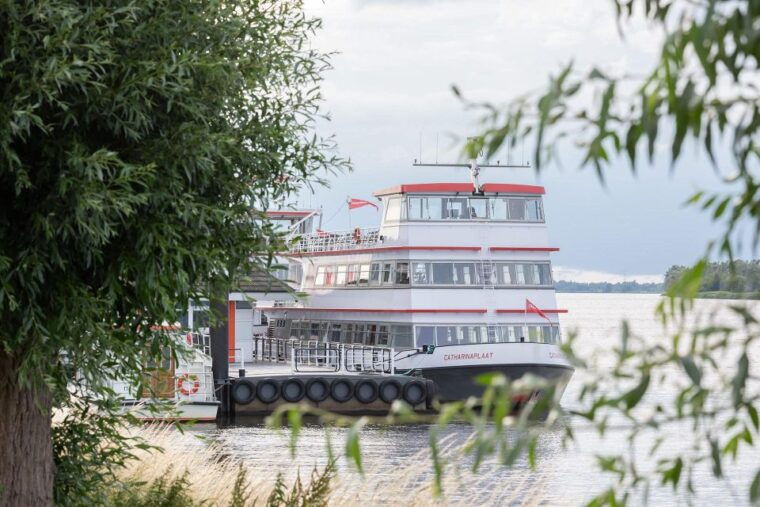 biesbosch-boat-cruise-through-national-park