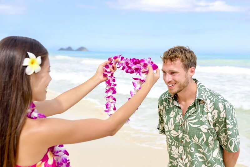 big-island-kona-airport-honeymoon-lei-greeting