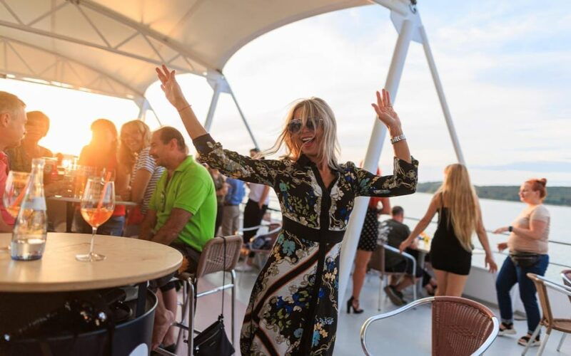 biggesee-80s-90s-lake-boat-party