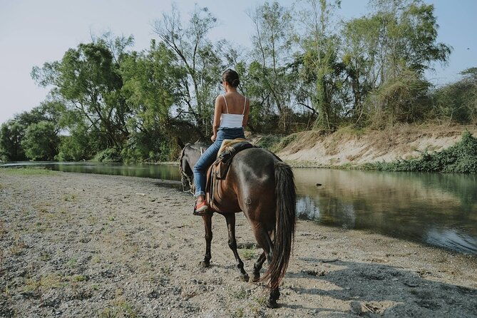 bijagual-waterfall-horse-back-riding