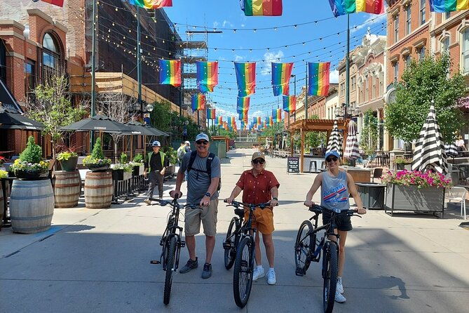 bike-and-booze-tour-of-river-north-art-district-downtown