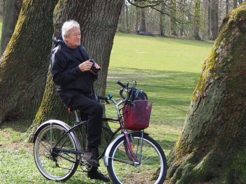 Bike tour around the Alster - Celebs, water, and nature - The Sum Up
